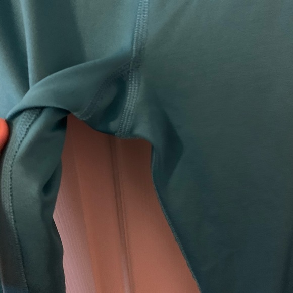 MIKA Yoga Wear Aqua Leggings - Picture 5 of 8